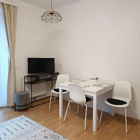 Апартаменты Berg & *